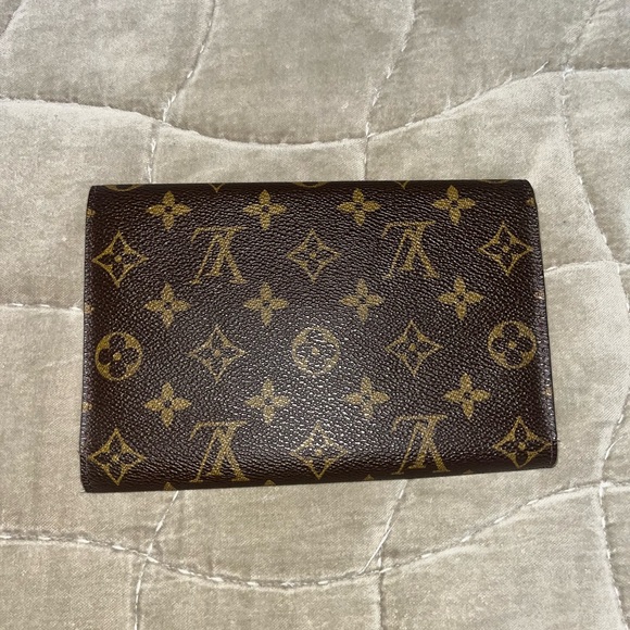Louis Vuitton Monogram Passport wallet, -Authentic - Picture 4 of 11